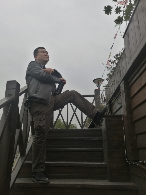 孤单背影的第一张照片--将乐交友网