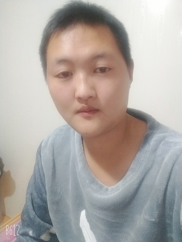 烟圈里透着伤的第一张照片--将乐交友网