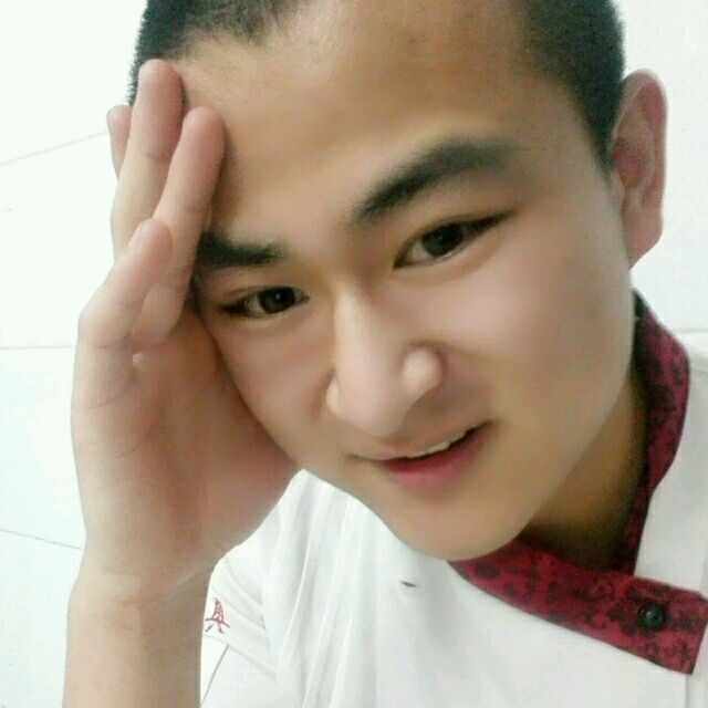 人潮拥挤的第一张照片--将乐交友网