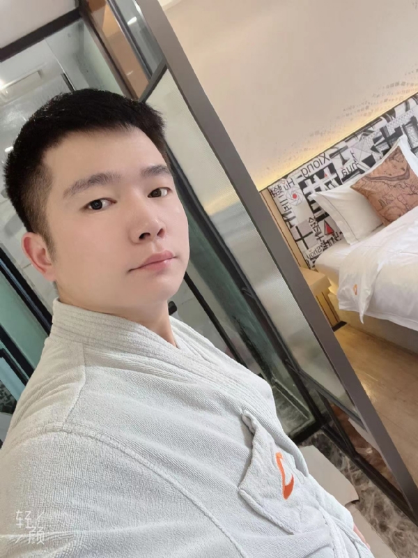 绿帽的第一张照片--将乐交友网